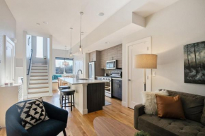 2 BDR Home Roof Deck plus Walk to Broncos and Sloans Lake